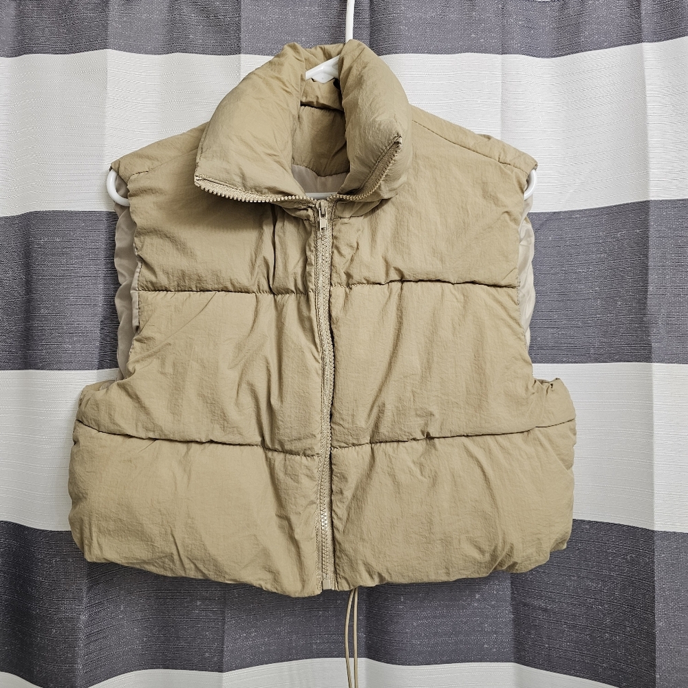 Chic Beige Puffer Vest - Picture 2 of 6